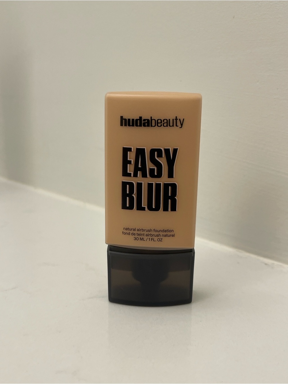 HUDA BEAUTY Easy Blur Foundation